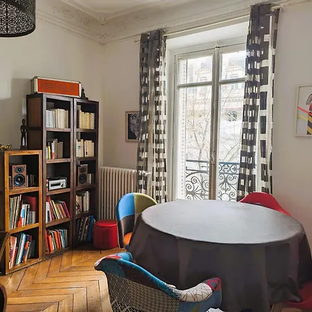 Typique Et Confortable - Voltaire 아파트