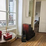 Typique Et Confortable - Voltaire